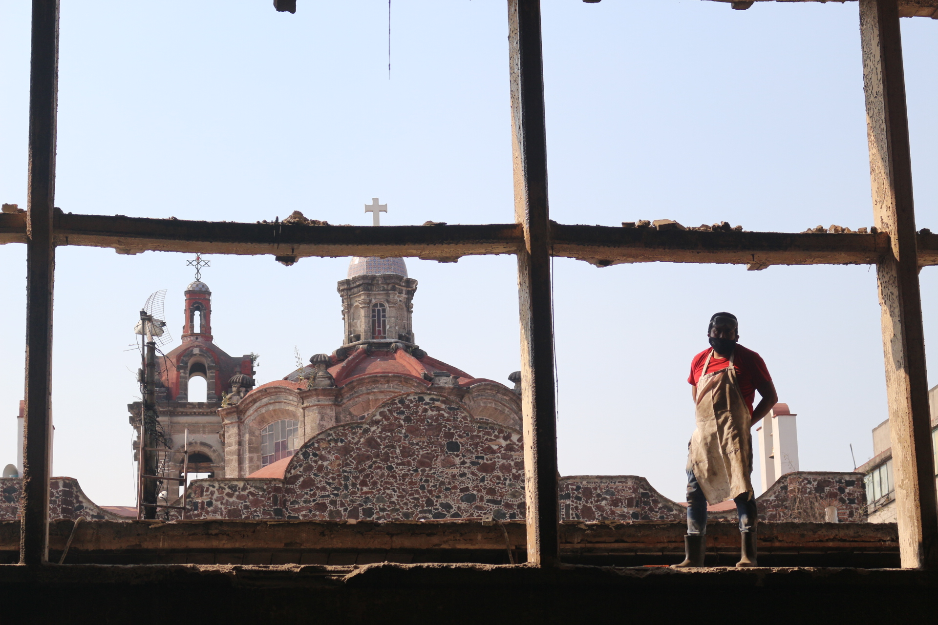 Tras incendio de «La Meche» autoridades anuncian demolición y reconstrucción de Nave Mayor