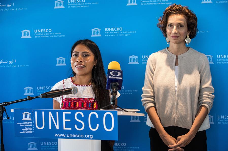 Urge Yalitza Aparicio a no normalizar la discriminación hacia indígenas