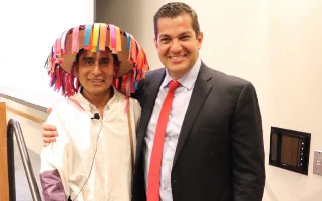En reunión con diseñador Tzotzil, subsecretario de Gobernación hace llamado para fomentar orgullo hacia pueblos originarios