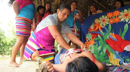 Las voces mepha’a, nahuatl y castellano de la  montaña hablan sobre la parteria