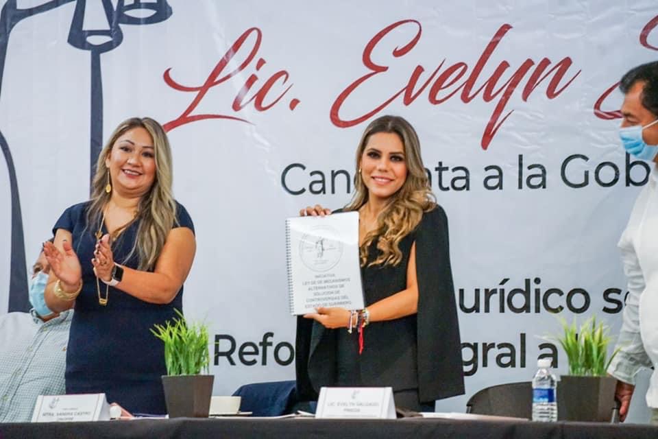 Acabar con la corrupción, voluntad política y presupuesto para que Guerrero avance en materia jurídica, ofrece Evelyn Salgado a&nbsp;abogados