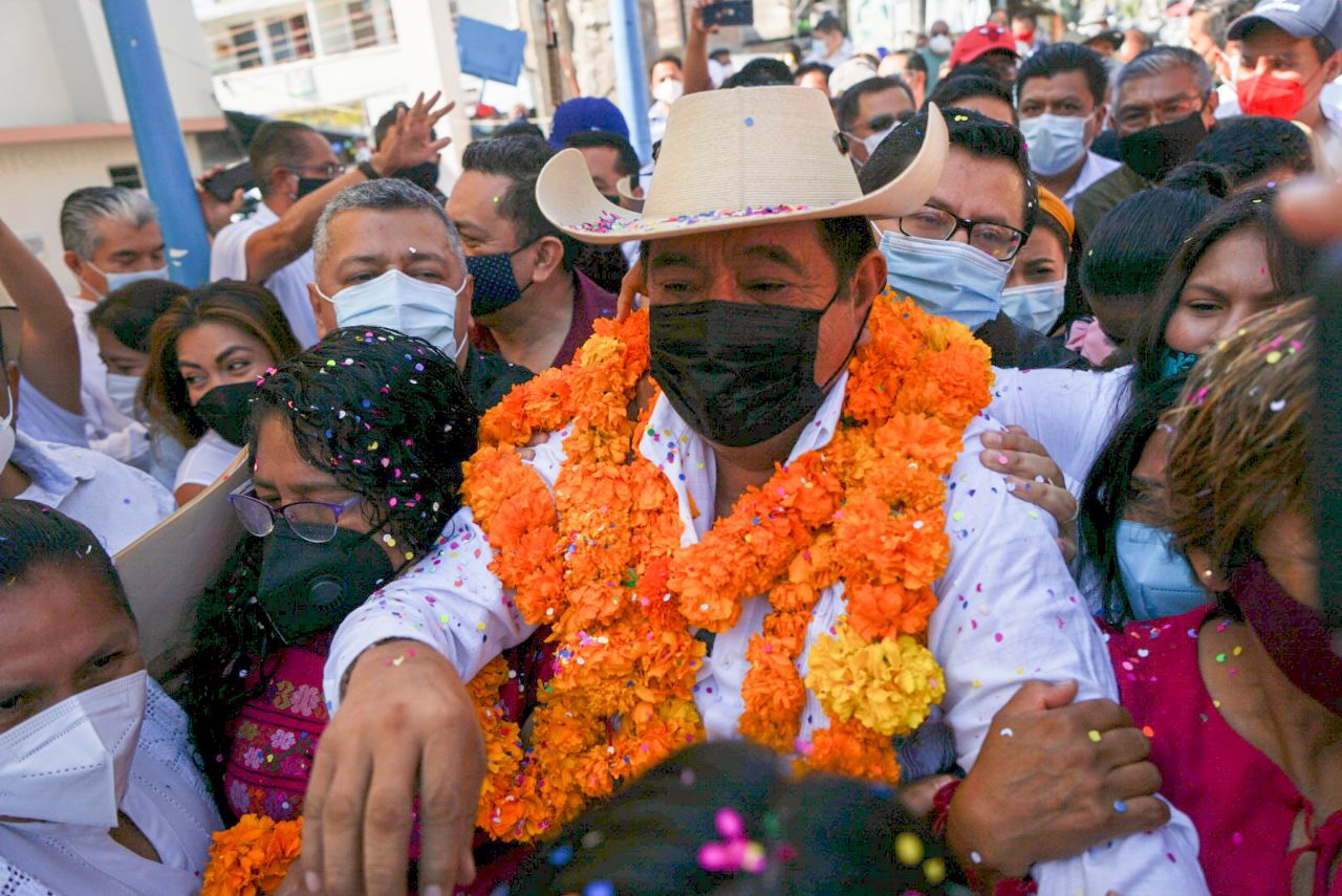 “Vamos a ganar” gritan en la colonia del PRI a Félix Salgado