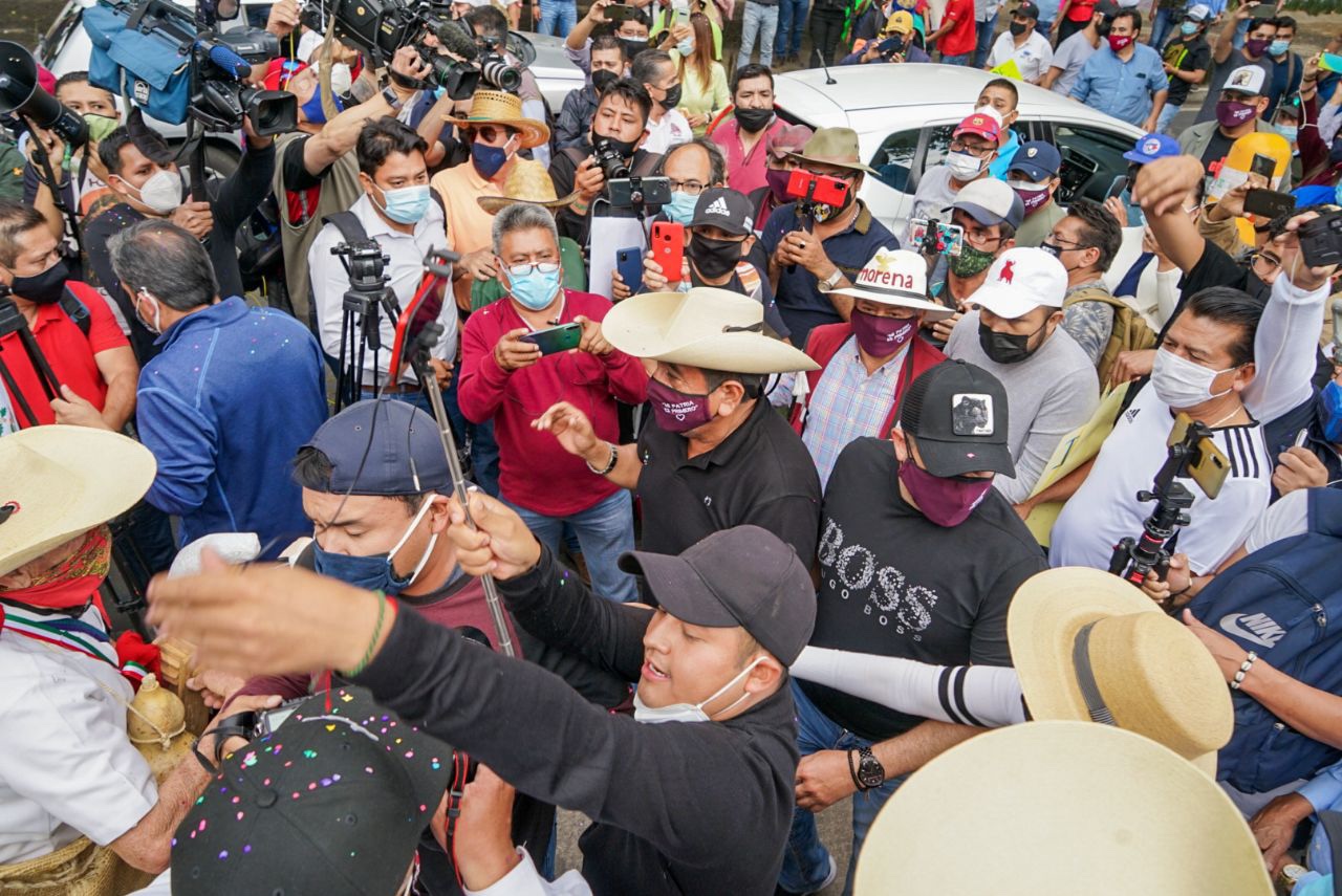 “Venimos por la candidatura de Guerrero” afirma Félix Salgado en sede del INE.