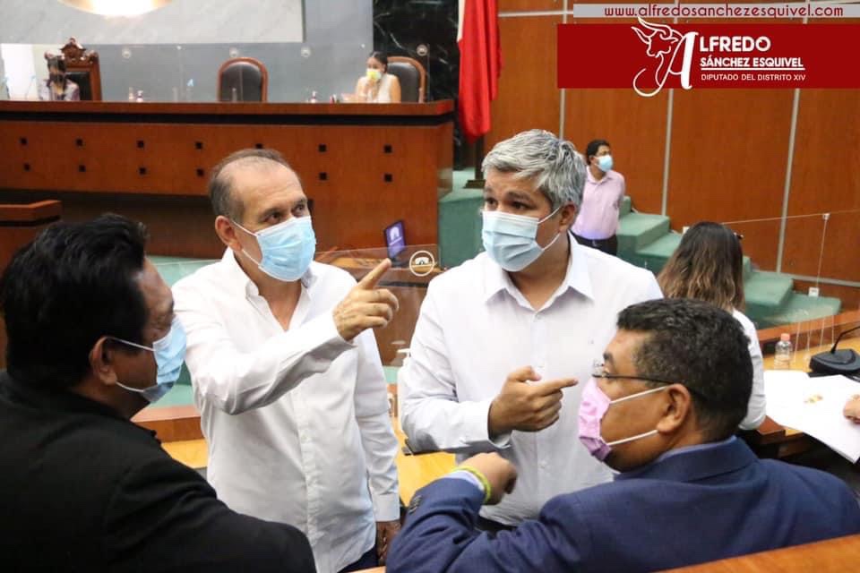 Teyolnotsa tekiuaj diputado Alfredo Sánchez, mamosentlalikan uan matekitikan ika moskaltis Guerrero.