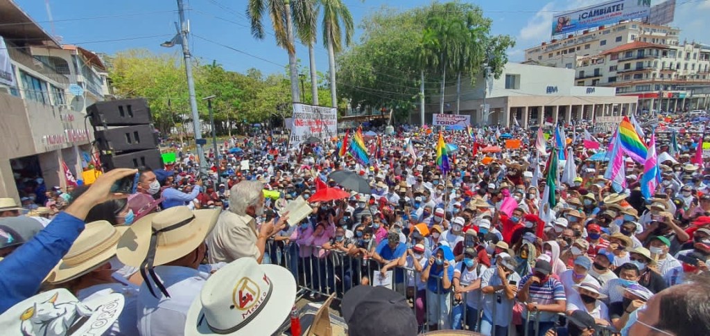 Miles de guerrerenses exigen le restituyan candidatura a Félix&nbsp;Salgado
