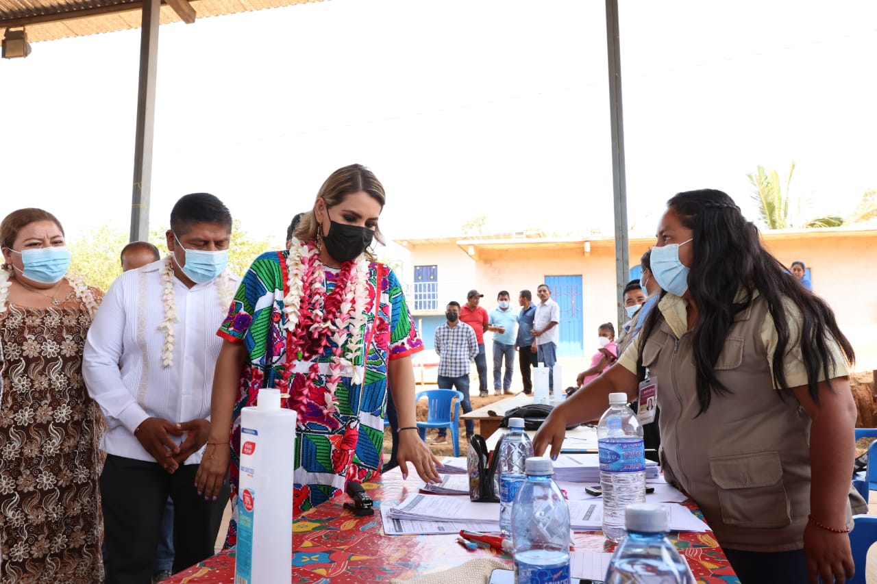 Visita Evelyn puesto de vacunación
