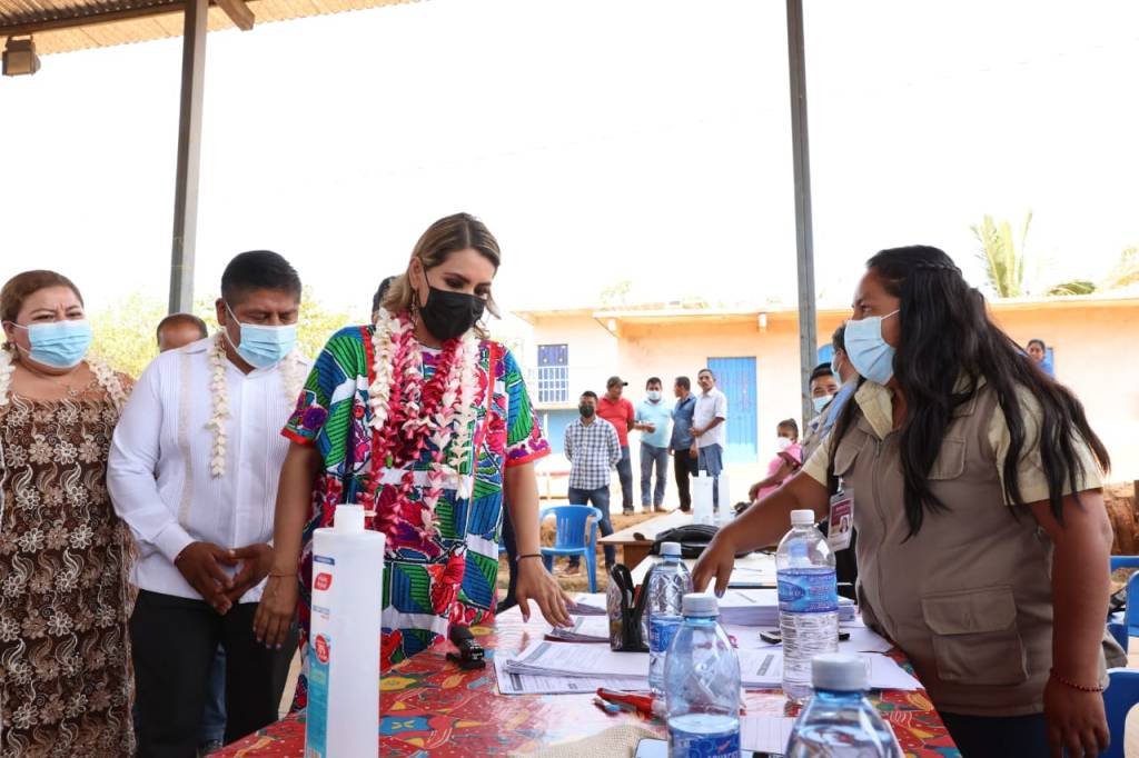 Visita Evelyn puesto de&nbsp;vacunación