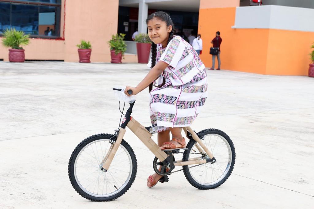 Nàtaxi ña Evelyn ùxì ùvì xiko ùxì titni ña xù’ùn (2 millones) ña tyindée ña kuvi nasama yó ñuu Kuatyi xi’in na kuáli ta táa kuali yiyo ñuu nuu ka’an na tu’un míi yó yiyo tyí&nbsp;yukuño’o.