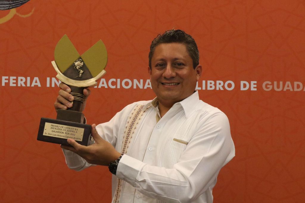 EL ESCRITOR MAYA LUIS ANTONIO CANCHÉ BRICEÑO RECIBIÓ EL PREMIO DE LITERATURAS INDÍGENAS DE AMÉRICA 2022&nbsp;(PLIA)