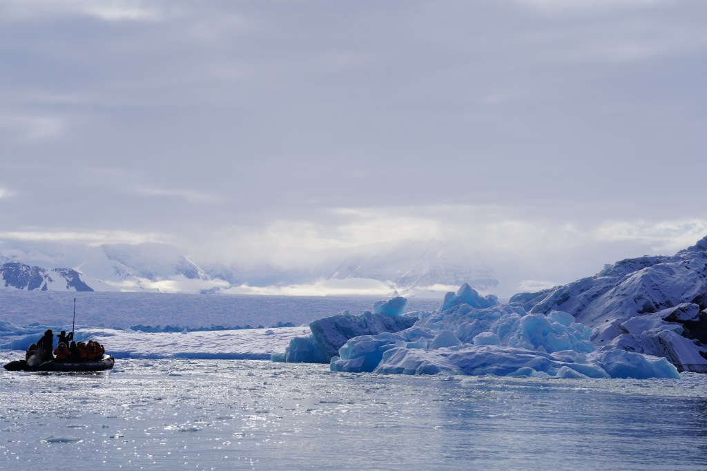 Expedición internacional llegó a plataforma de la Antártida para estudiar cambio&nbsp;climático