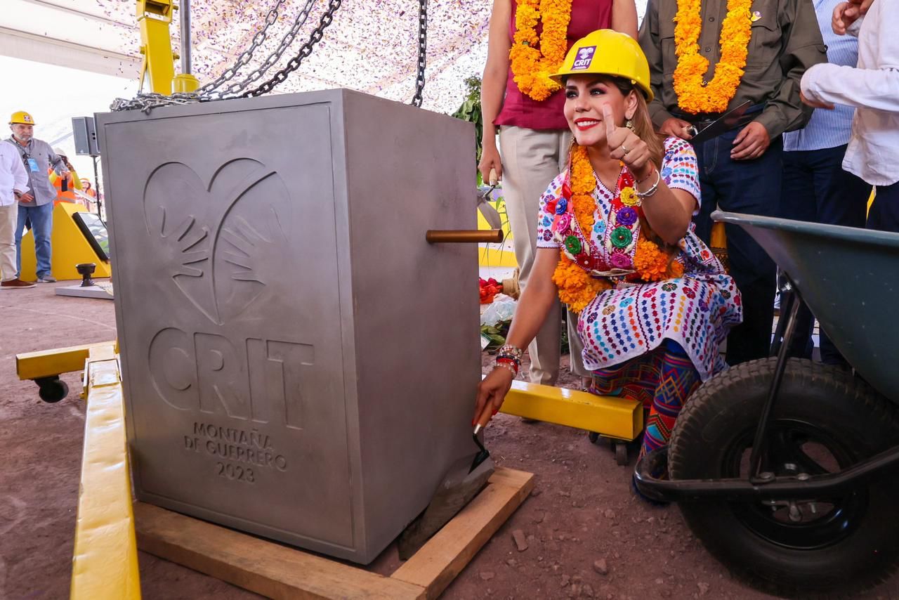 Colocan primera piedra del CRIT de la Montaña de Guerrero