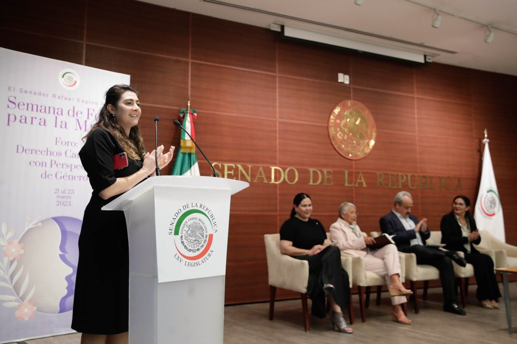 Analizan papel de mujeres en regulación del cannabis 