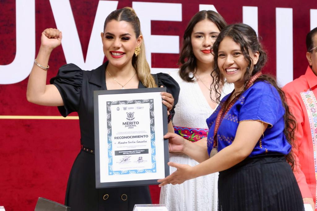 3 jóvenes de la Montaña reciben Premio al Mérito Juvenil&nbsp;2023