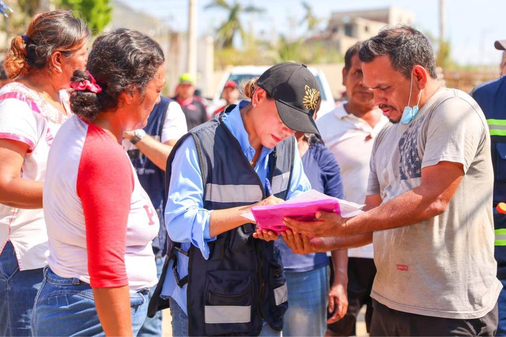 Entrega Evelyn Salgado apoyos humanitarios en la colonia Ex Campo de&nbsp;Tiro