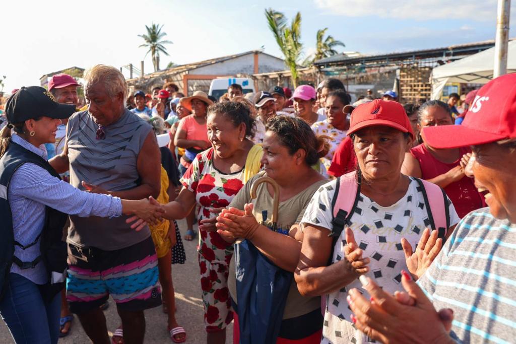 Recorre la gobernadora  localidades de zona poniente de Acapulco