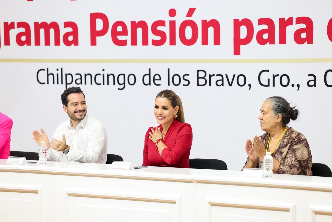 Entrega Evelyn Salgado apoyos de Pensión para Bienestar de Adultos Mayores en Guerrero