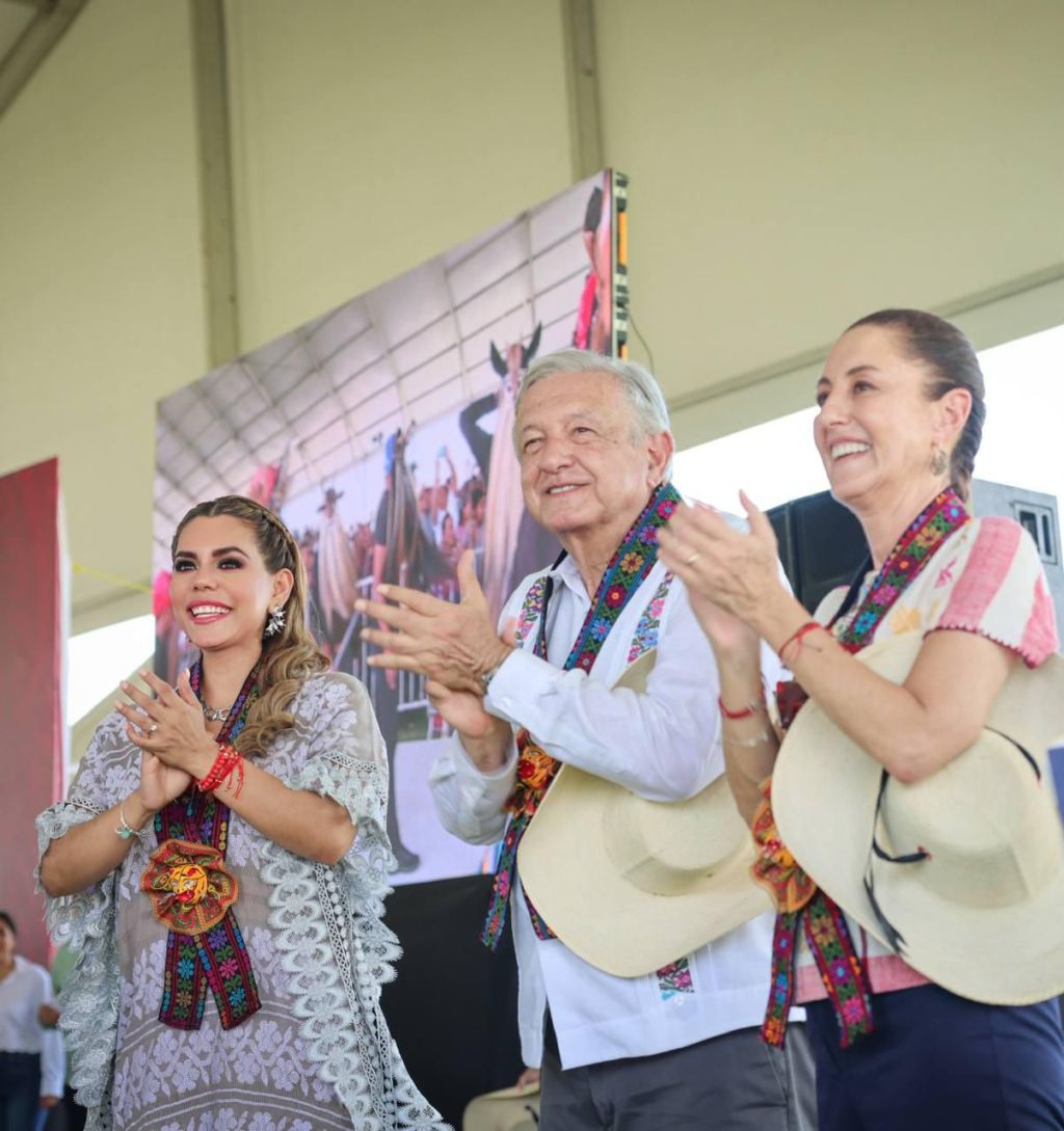 La gobernadora Evelyn Salgado y el presidente Andrés Manuel López Obrador inauguraron la ampliación de la Carretera Las Cruces-Pinotepa&nbsp;Nacional